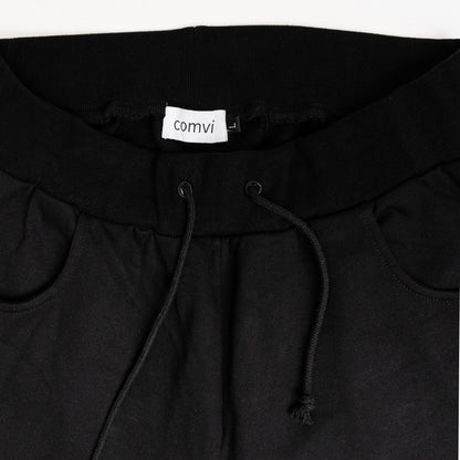 detail front of adaptive wheelchair shorts